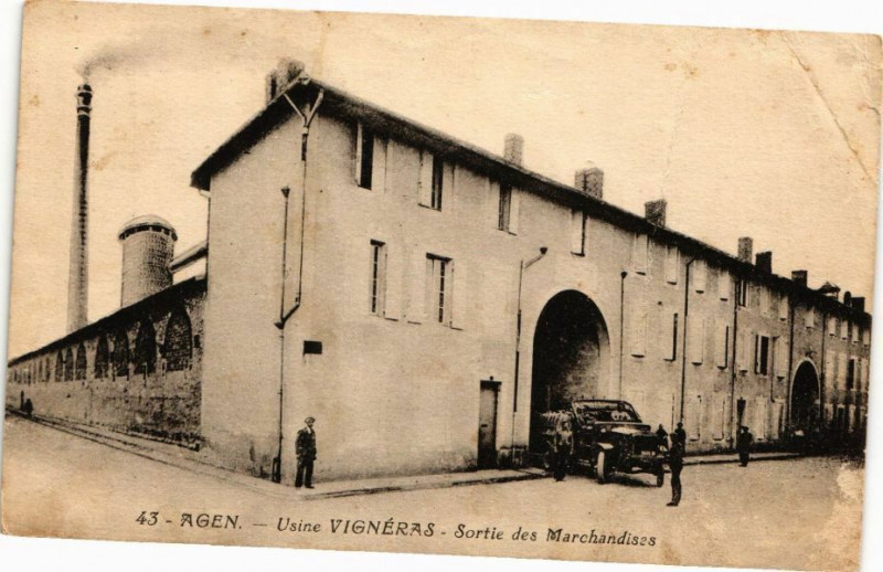 Carte postale ancienne Agen-Usine Vigneras-Sortie des Marchandises à Agen