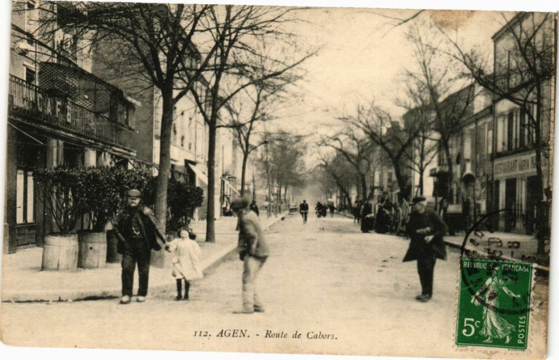 Carte postale ancienne Agen-Route de Cahors à Agen