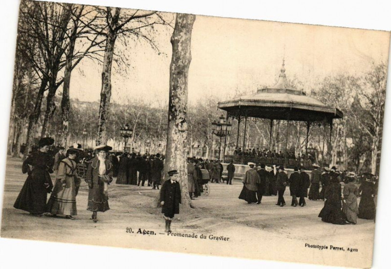 Carte postale ancienne Agen-Promenade du Gravier à Agen