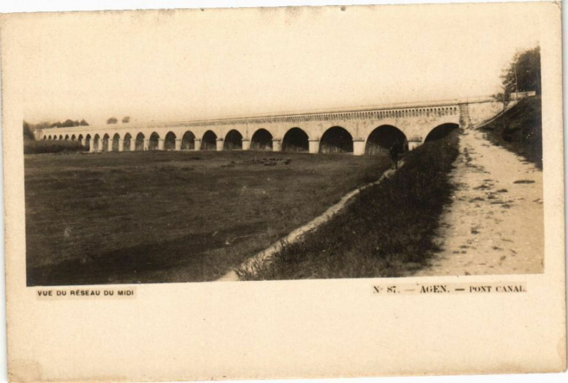 Carte postale ancienne Agen-Pont Canal. Vue du reseau du midi à Agen