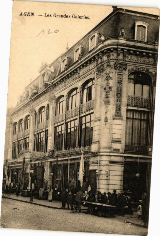 Carte postale ancienne Agen-Les Grandes Galeries à Agen