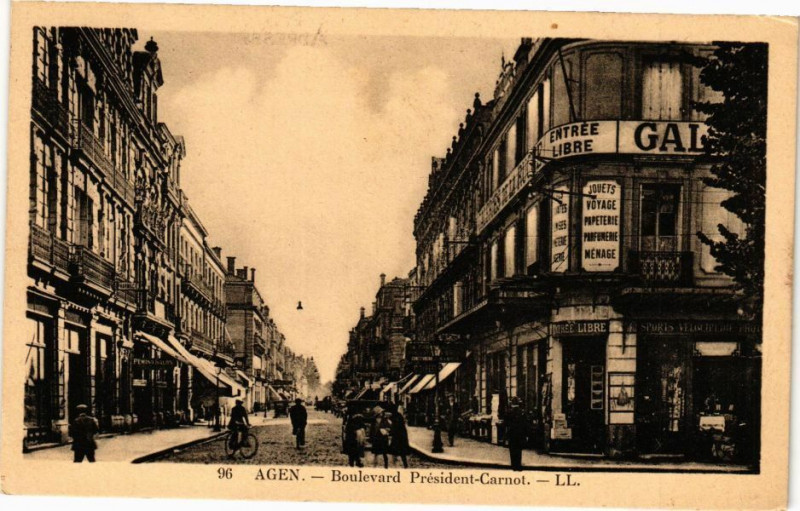 Carte postale ancienne Agen-Boulevard President-Carnot à Agen