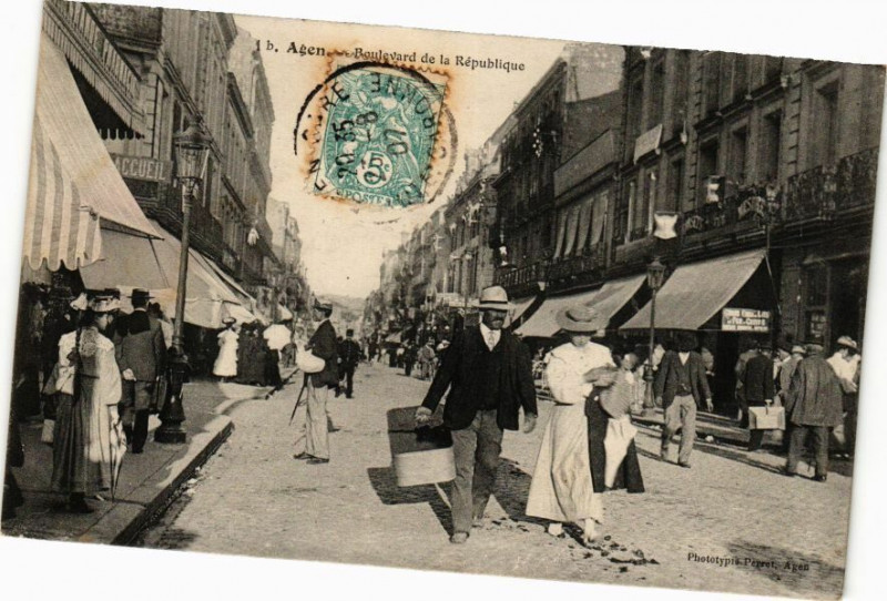 Carte postale ancienne Agen-Boulevard de la Republique à Agen