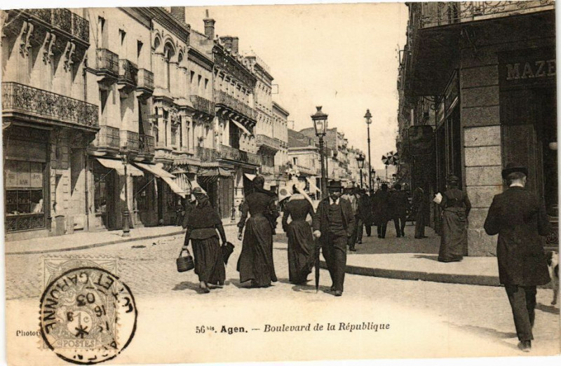 Carte postale ancienne Agen-Boulevard de la Republique à Agen