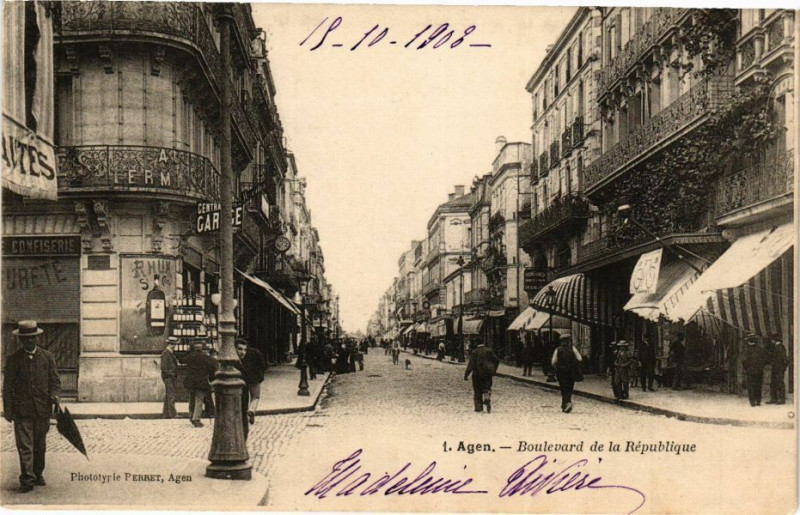 Carte postale ancienne Agen-Boulevard de la Republique à Agen