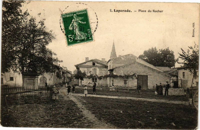 Carte postale ancienne Laparade - Place du Rocher à Laparade