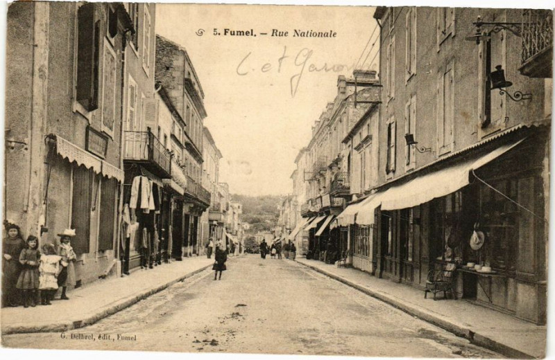 Carte postale ancienne Fumel - Rue Nationale à Fumel