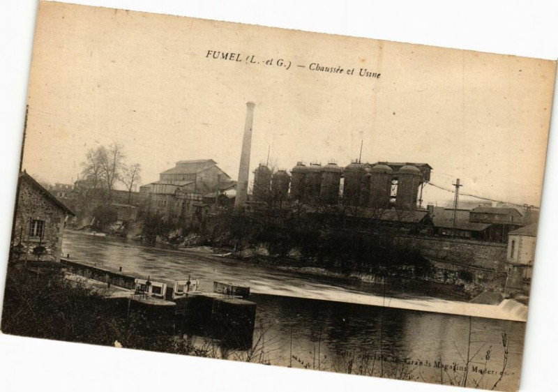 Carte postale ancienne Fumel - Chaussée et Usine à Fumel