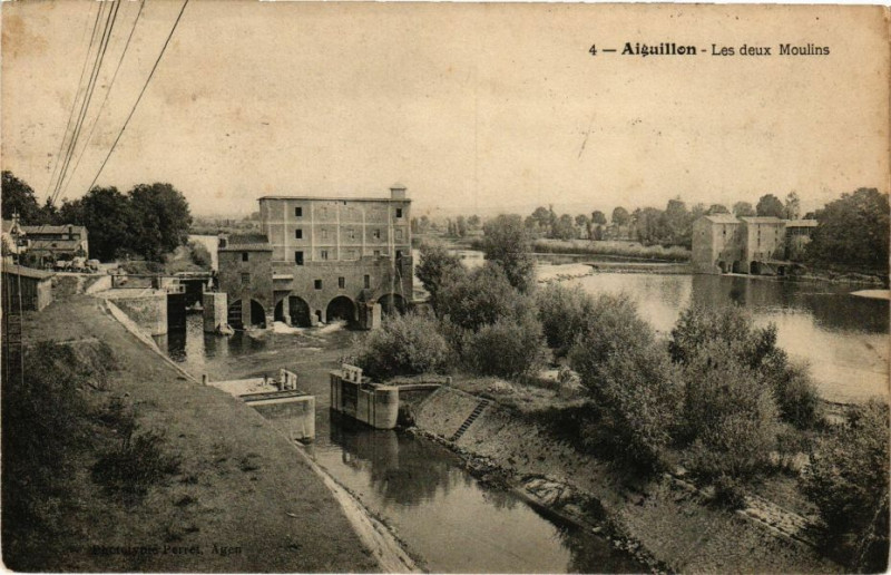Carte postale ancienne Aiguillon - Les deux Moulins à Aiguillon