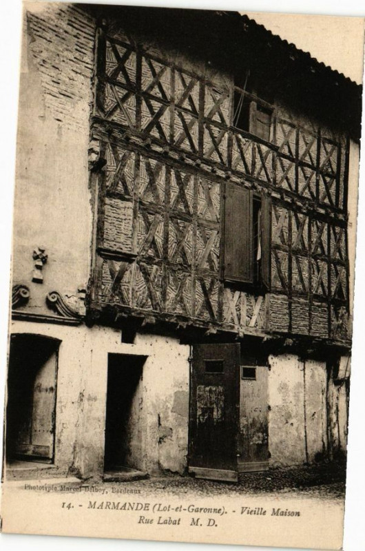 Carte postale ancienne Marmande - Vieille Maison Rue Labat à Marmande