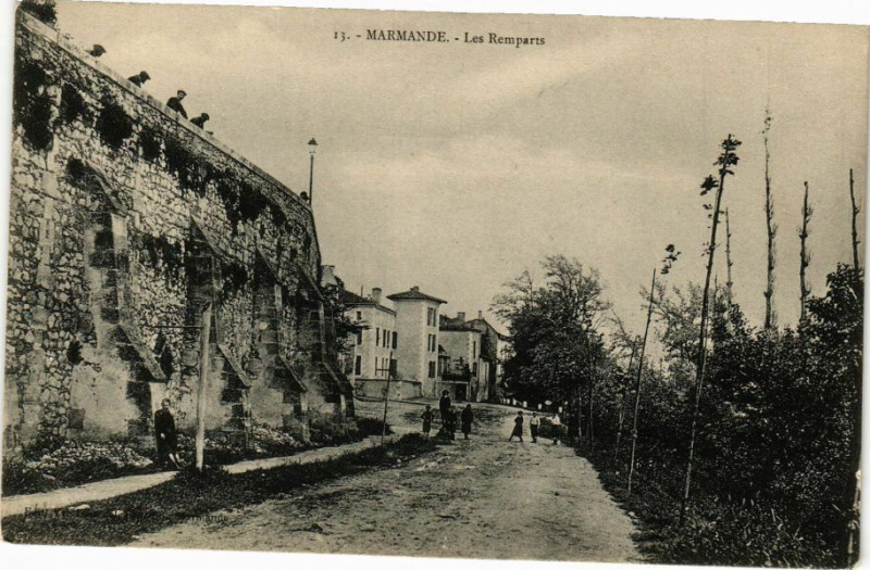 Carte postale ancienne Marmande - Les Remparts à Marmande