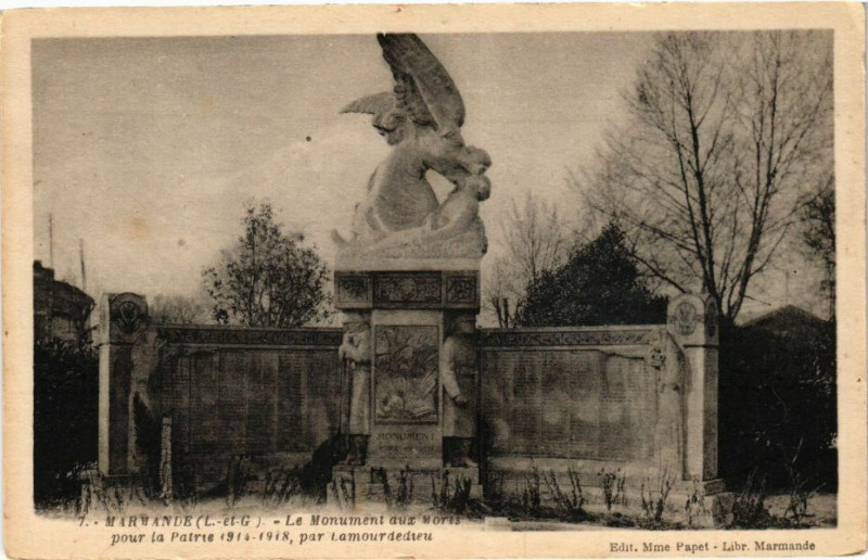Carte postale ancienne Marmande - Le Monuments aux Morts à Marmande