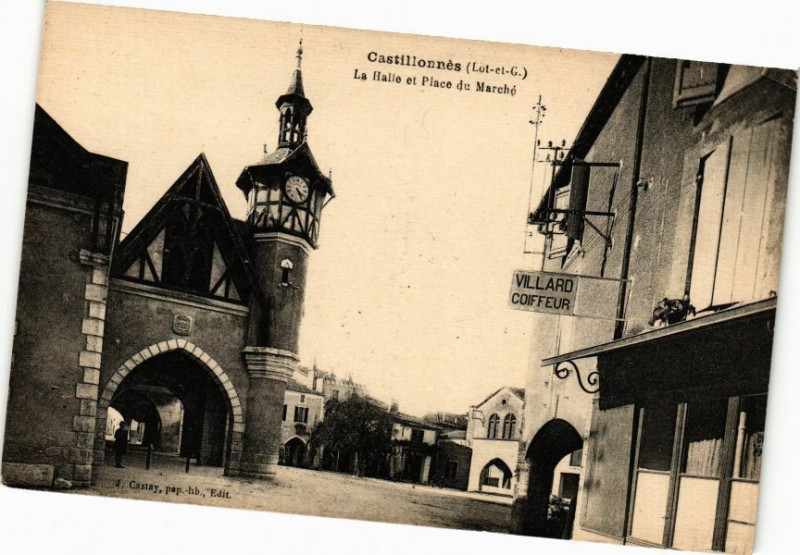 Carte postale ancienne Castillonnes - La Halle et Place du Marche à Castillonnès