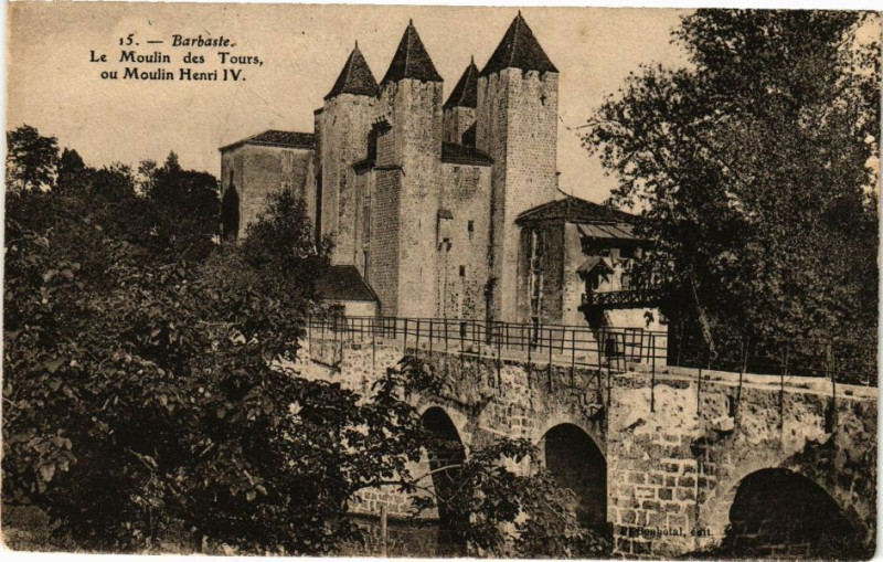 Carte postale ancienne Barbaste - Le Moulin des Tours ou Moulin Henri Iv à Barbaste