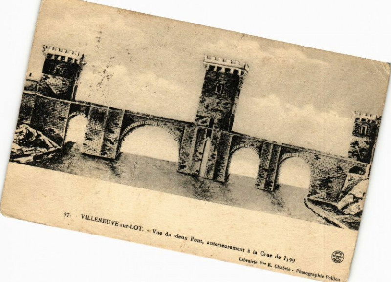 Carte postale ancienne Villeneuve-sur-Lot-Vue du vieux Pont anterieurement a la Crue à Villeneuve-sur-Lot