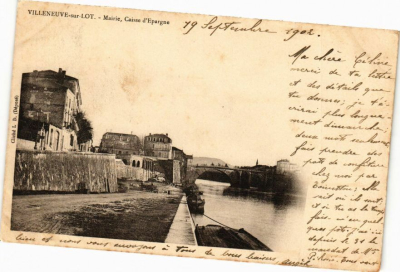 Carte postale ancienne Villeneuve-sur-Lot-Mairie Caisse d'Epargne à Villeneuve-sur-Lot