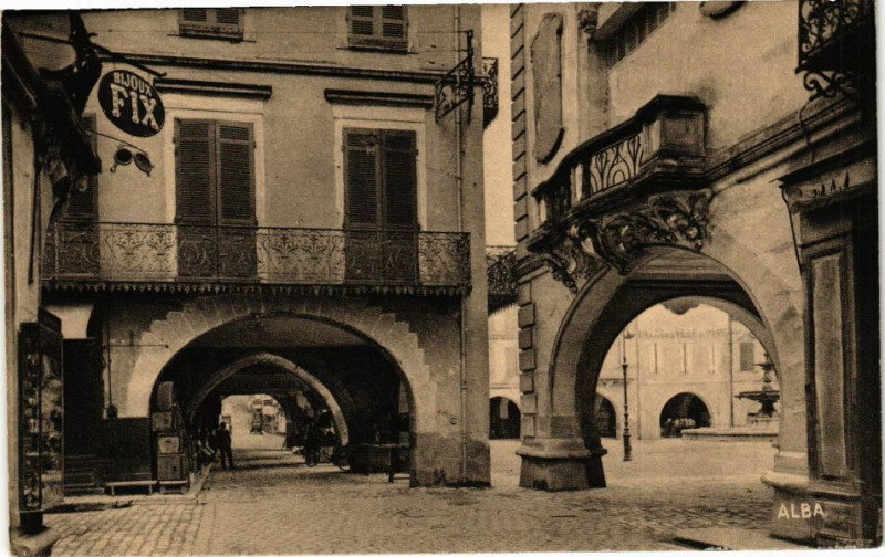 Carte postale ancienne Villeneuve-sur-Lot-Les Cornieres à Villeneuve-sur-Lot