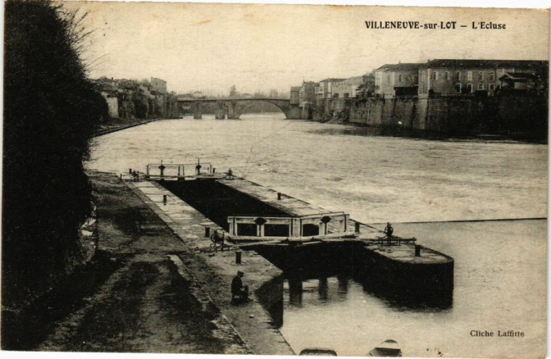 Carte postale ancienne Villeneuve-sur-Lot-L'Ecluse à Villeneuve-sur-Lot