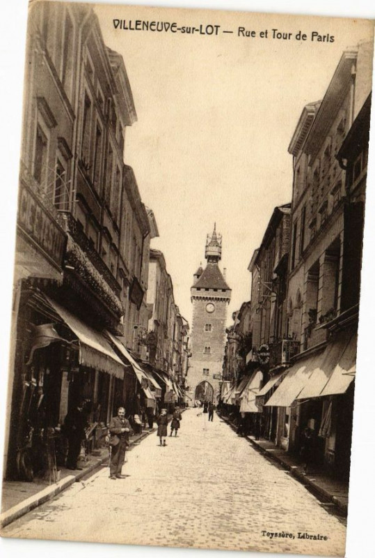 Carte postale ancienne Villeneuve-sur-Lot-Rue et Tour de Paris à Villeneuve-sur-Lot