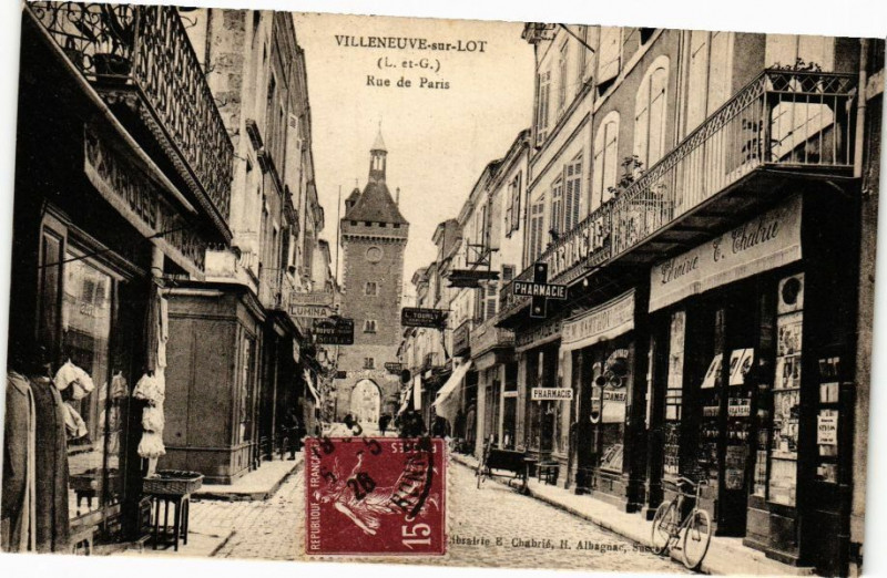 Carte postale ancienne Villeneuve-sur-Lot-Rue de Paris à Villeneuve-sur-Lot