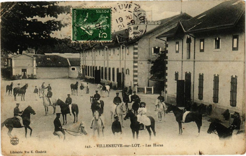 Carte postale ancienne Villeneuve-sur-Lot-Les Haras à Villeneuve-sur-Lot