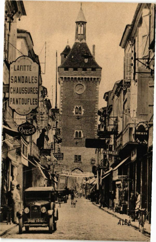 Carte postale ancienne Villeneuve-sur-Lot-La Tour et Rue de Paris à Villeneuve-sur-Lot