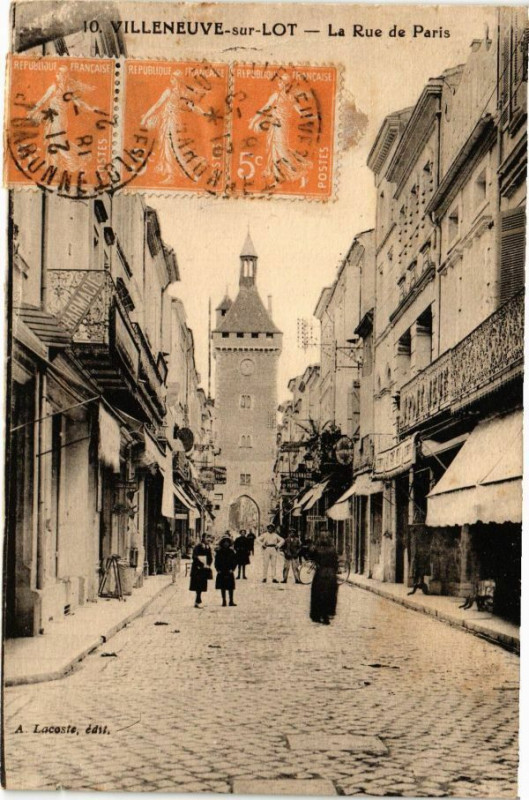 Carte postale ancienne Villeneuve-sur-Lot-La Rue de Paris à Villeneuve-sur-Lot