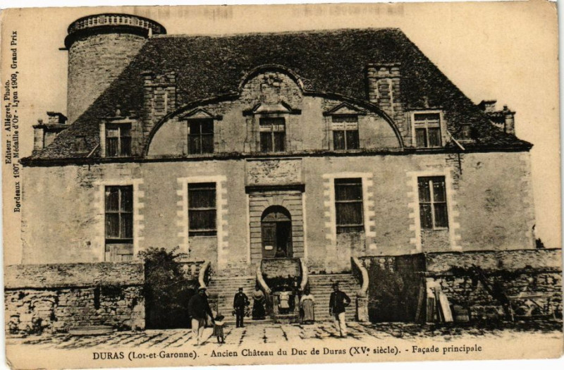 Carte postale ancienne Duras - Ancien Chateau du Duc de Duras à Duras