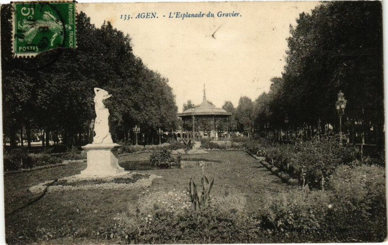 Carte postale ancienne Agen-L'Esplanade du Gravier à Agen