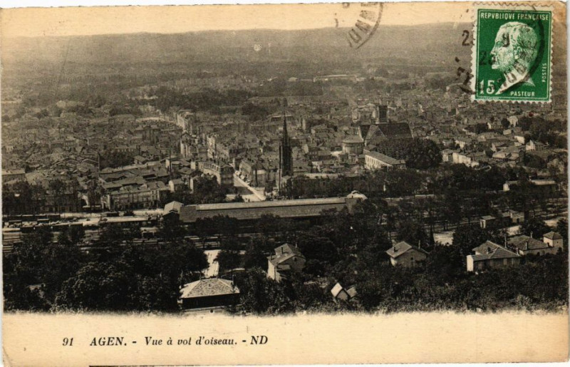 Carte postale ancienne Agen - Vue a vol d'oiseau à Agen