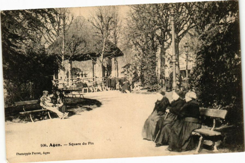 Carte postale ancienne Agen - Square du Pin à Agen