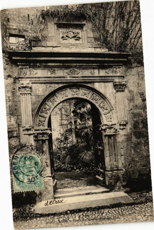 Carte postale ancienne Agen - Porte du Musée Rue des Juifs à Agen