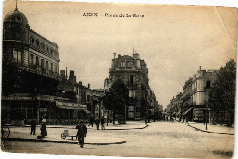 Carte postale ancienne Agen - Place de la Gare à Agen