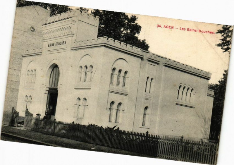 Carte postale ancienne Agen - Les Bains-Douches à Agen