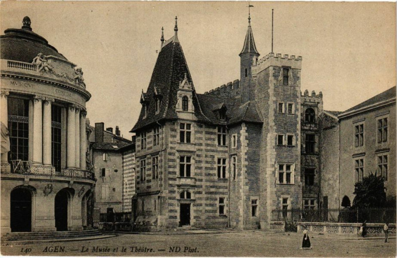 Carte postale ancienne Agen - Le Musée et le Théatre à Agen