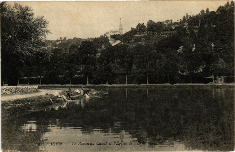 Carte postale ancienne Agen - Le Bassin du Canal et l'Eglise de l'Ermitage à Agen