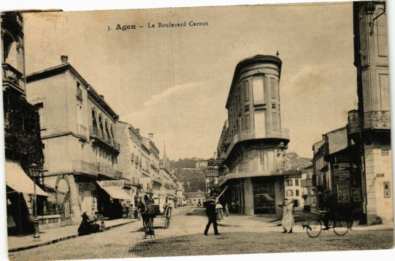 Carte postale ancienne Agen - Le Boulevard Carnot à Agen