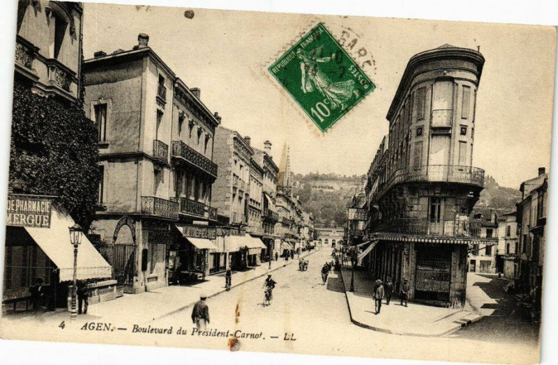 Carte postale ancienne Agen - Boulevard du President-Carnot à Agen