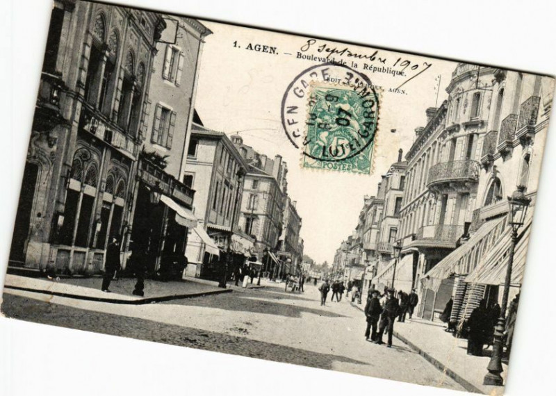 Carte postale ancienne Agen - Boulevard de la Republique à Agen