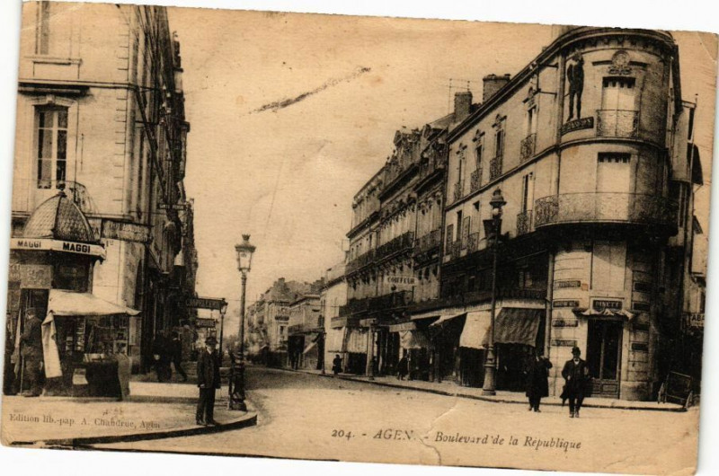 Carte postale ancienne Agen - Boulevard de la Republique à Agen