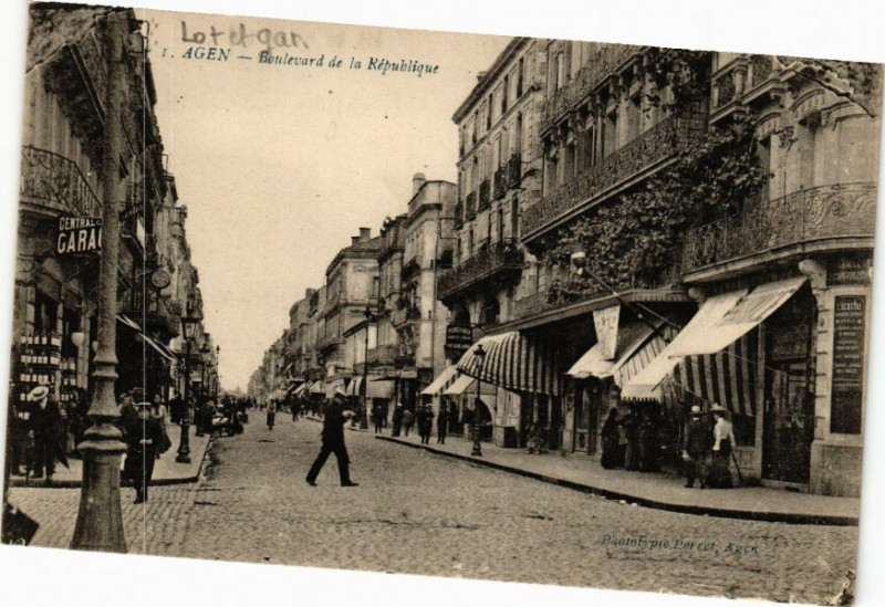 Carte postale ancienne Agen - Boulevard de la Republique à Agen