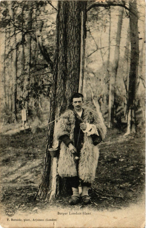 Carte postale ancienne Landes - Berger Landais Filant - Folklore
