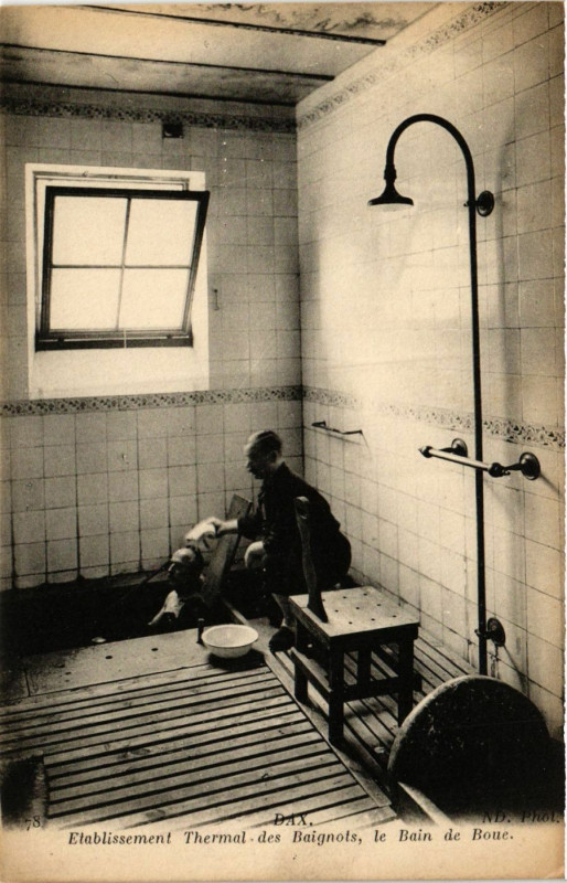 Carte postale ancienne Dax - Etablissement Thermal - Les Baignots - Le Bain de Boue à Dax