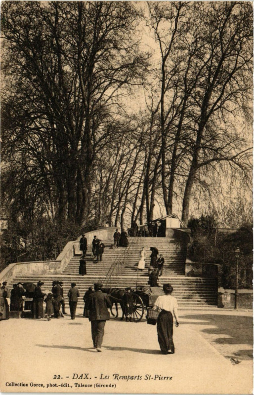 Carte postale ancienne Dax - Les Remparts Saint-Pierre à Dax