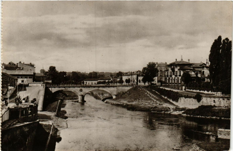 Carte postale ancienne Mont-de-Marsan - La Midouze à Mont-de-Marsan