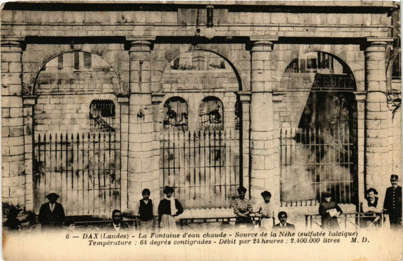 Carte postale ancienne Dax - La Fontaine d'eau Chaude - Source de la Nehe à Dax