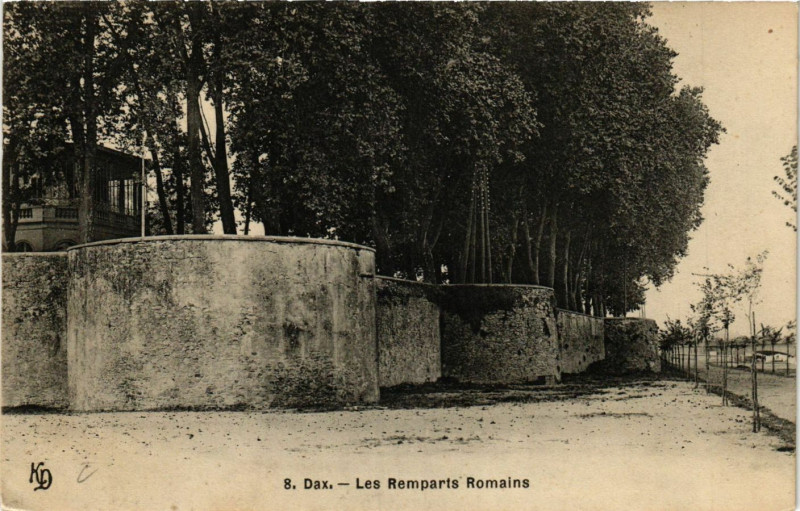 Carte postale ancienne Dax - Les Remparts Romains à Dax