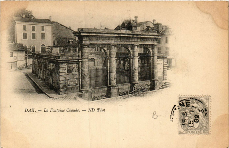 Carte postale ancienne Dax - La Fontaine Chaude à Dax