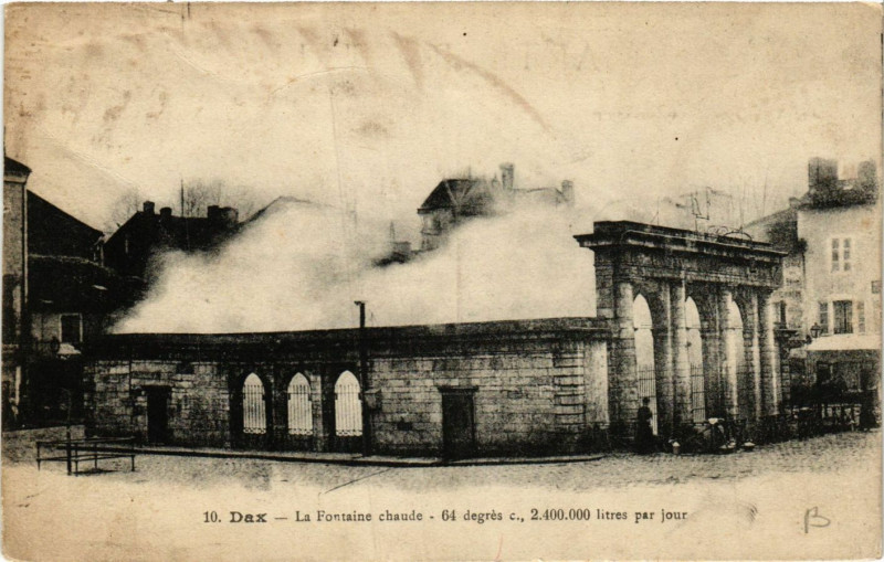 Carte postale ancienne Dax - La Fontaine Chaude à Dax