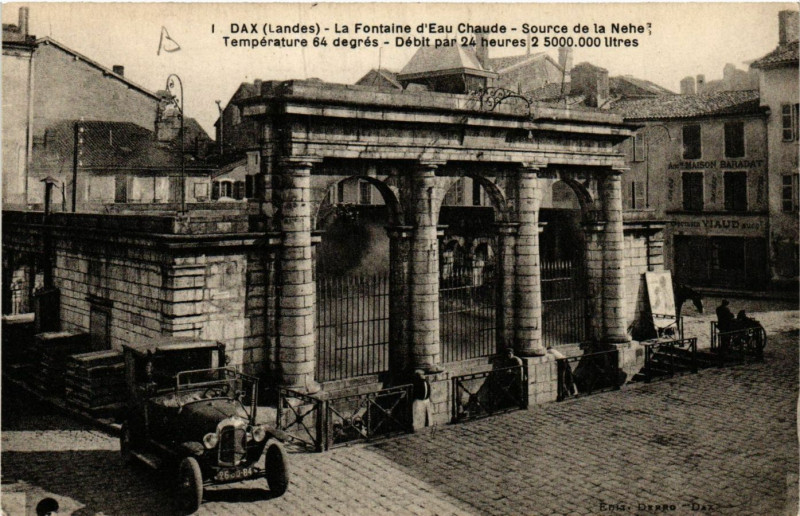 Carte postale ancienne Dax - La Fontaine d'Eau Chaude à Dax